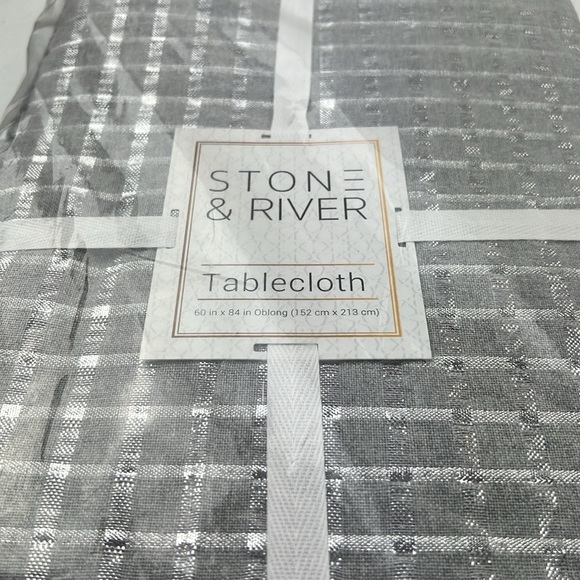 Stone River metallic tablecloth - Picture 2 of 2